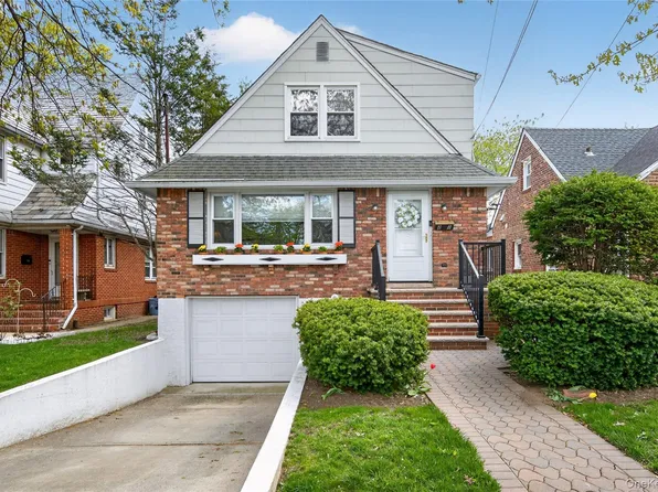 21 Whitney Avenue, Floral Park, NY 11001