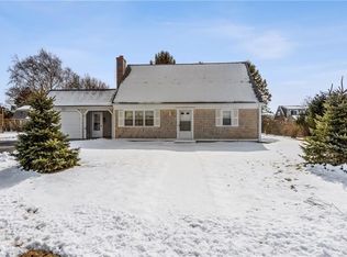 44 Davisville Ln, Narragansett, RI 02882