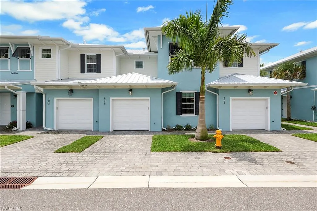 2 bed, 2.5 bath, 1443 sqft, $2,300 — Photo 1