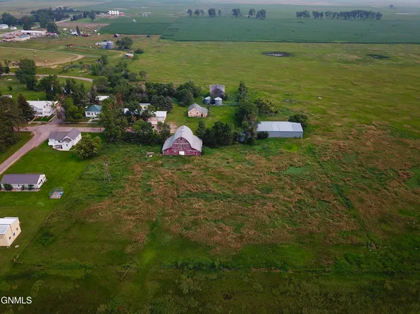 215 3rd St E, Zeeland, ND 58581