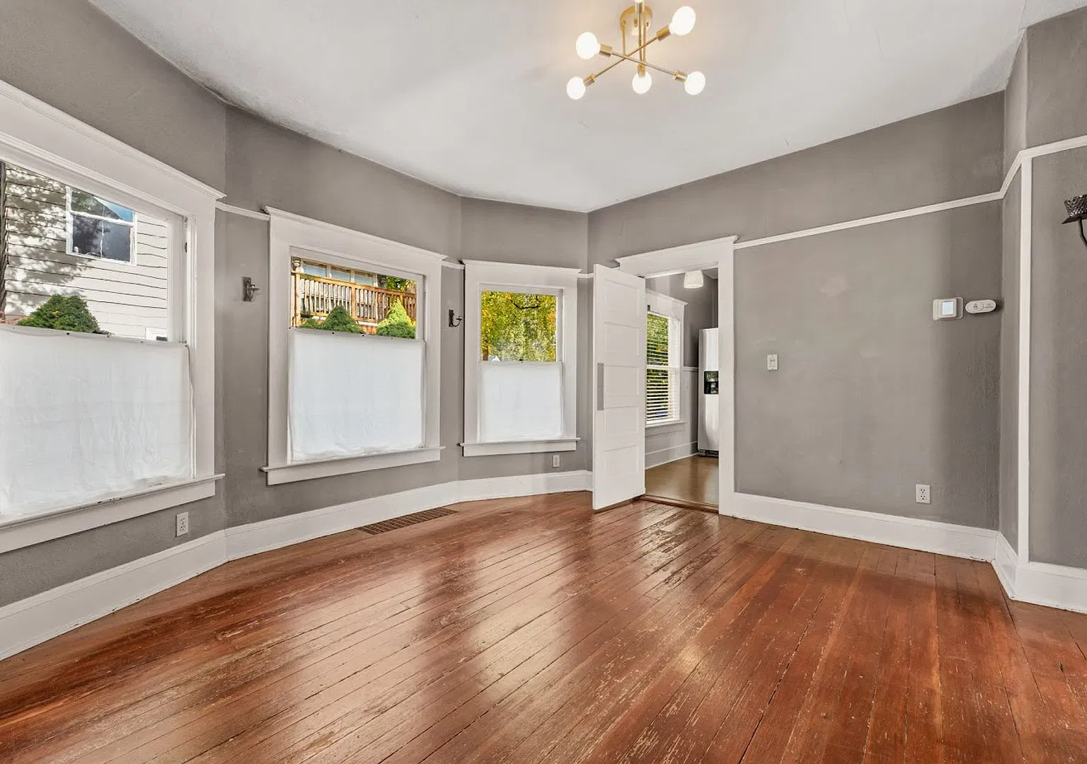 Craftsman Calling 4 Bed 2 Bath beauty in Overlook! — Photo 3