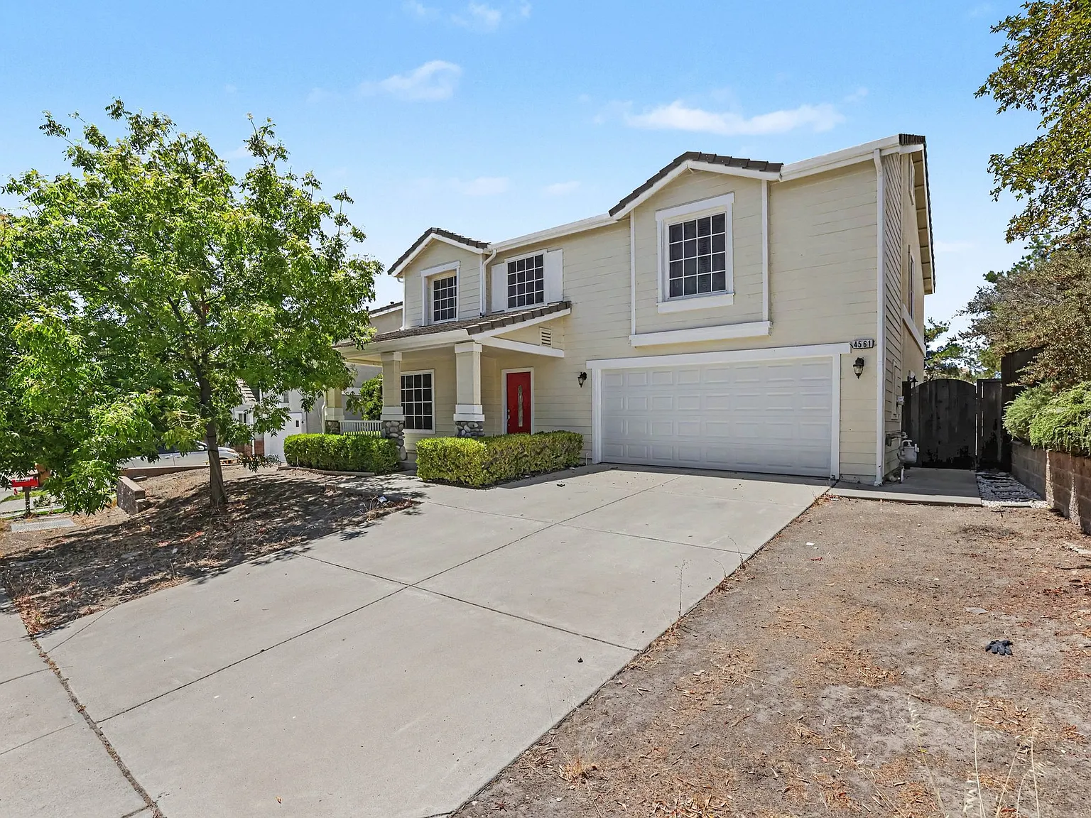 4 bed, 2478 sqft, $3,800 — Photo 2