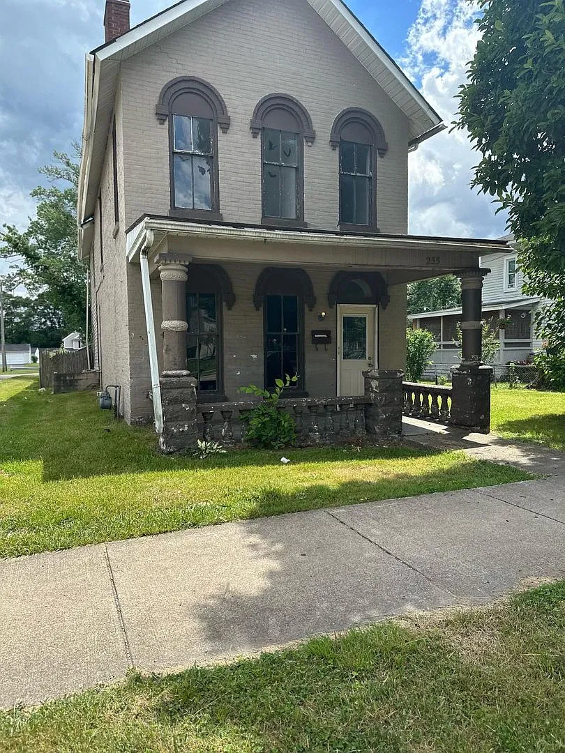 4 bed 1.5 bath home located at 255 E. Main St. Newark, Ohio — Photo 1