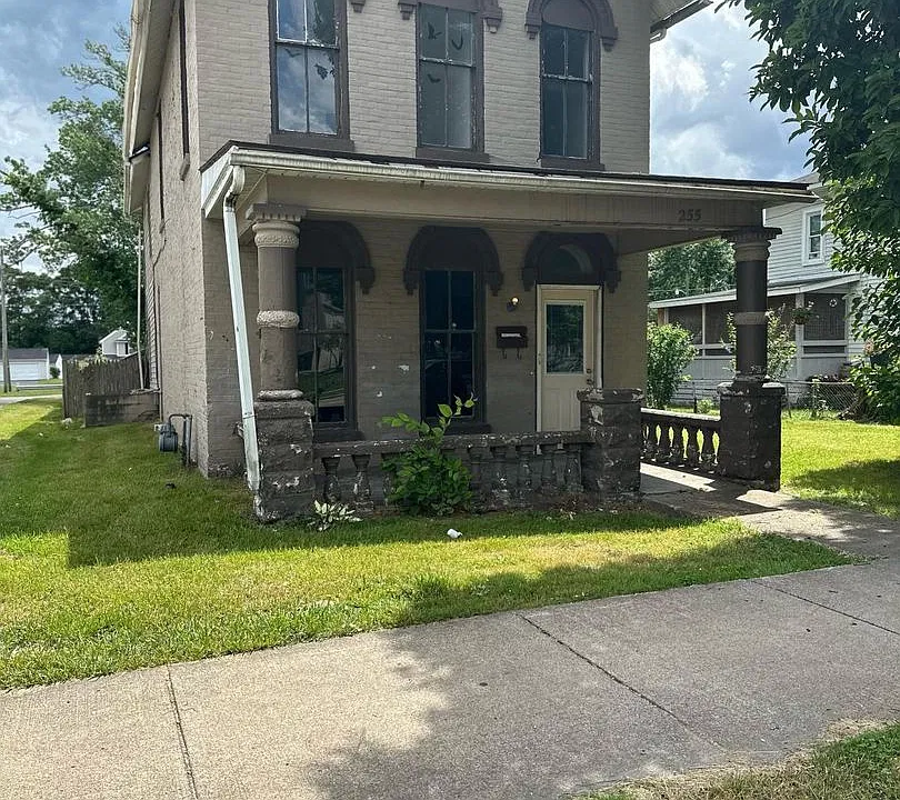 255 E Main St