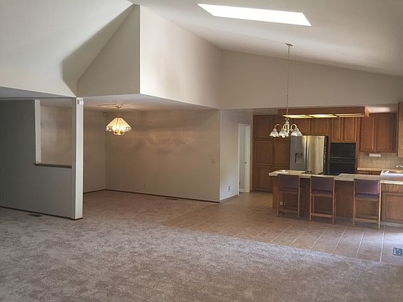 3rd image of 182 Ironwood Dr