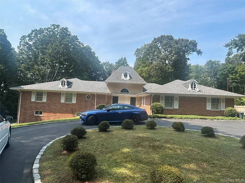 40 Maplewood Dr