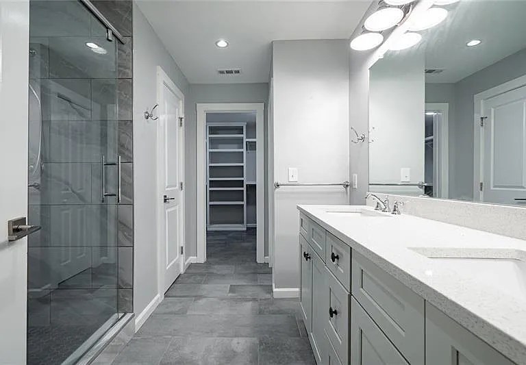 2470 Landeau Cir — Photo 15