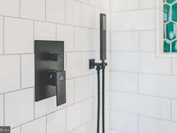 4207 Woodland Dr, Fairfax, VA 22030