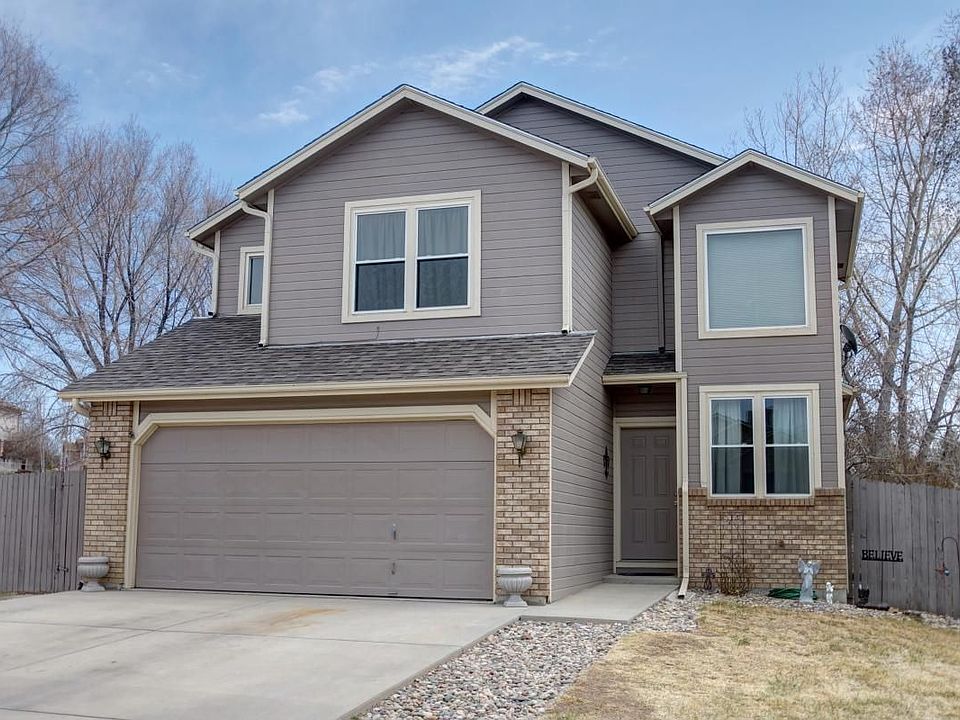 Spacious home on a huge lot!