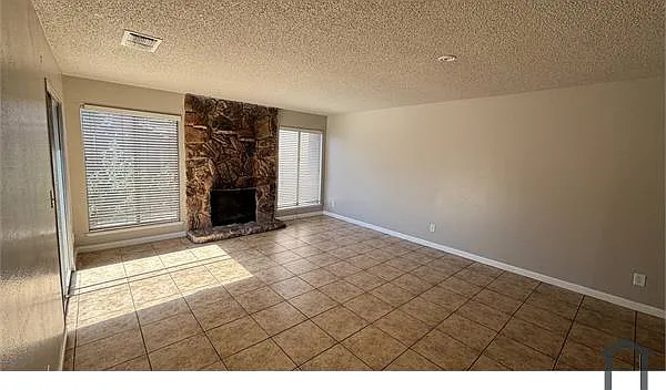 2 bed, 850 sqft, $1,650 — Photo 2