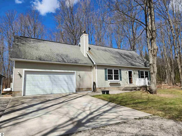 5414 Sandalwood Cir, Elmira, MI 49730