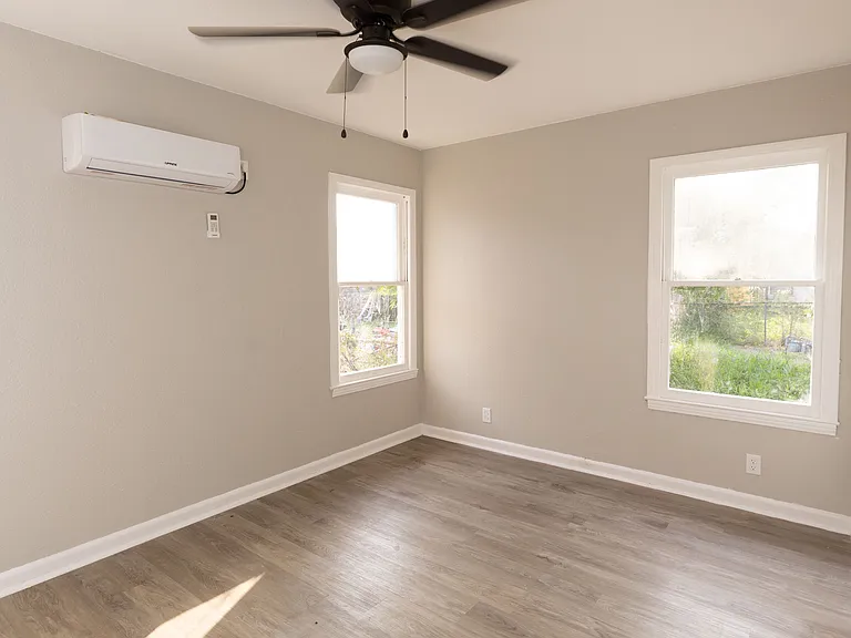 4609 Moravian Dr — Photo 8