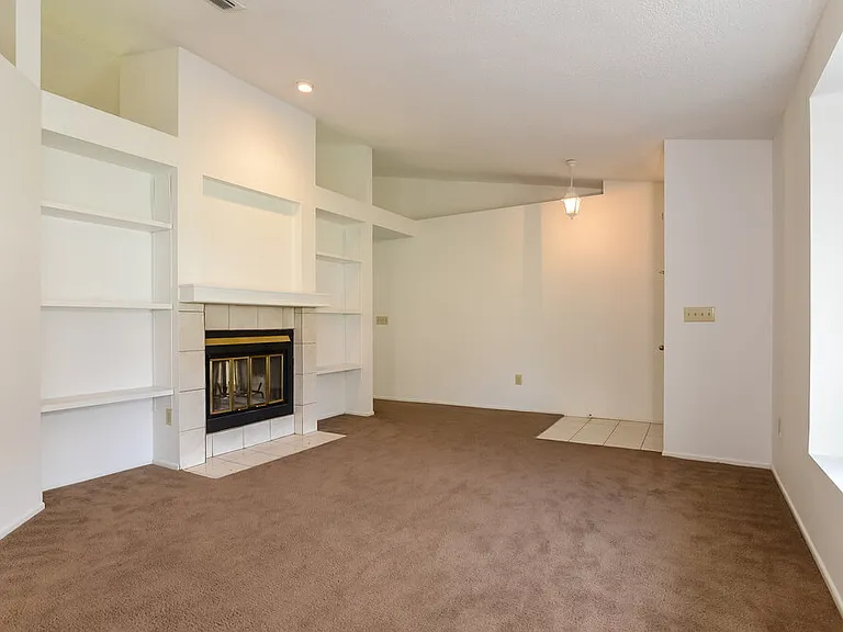 1124 Blufield Ave — Photo 3