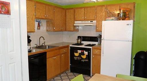 4th image of 10 Kenmar Dr Unit 32