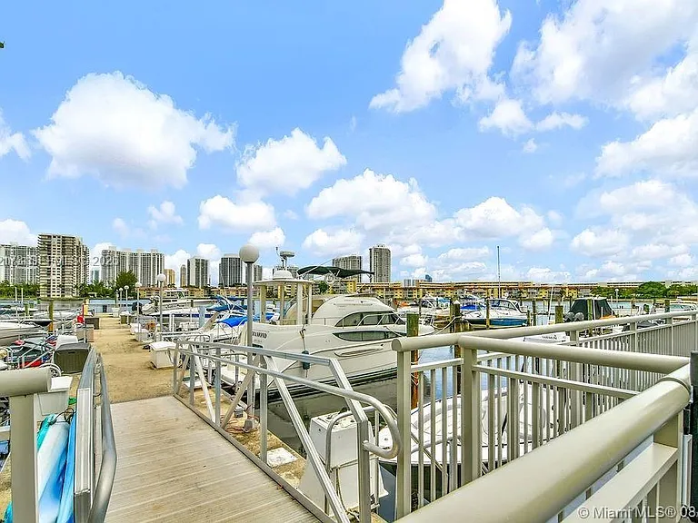 18041 Biscayne Blvd #801 — Photo 36