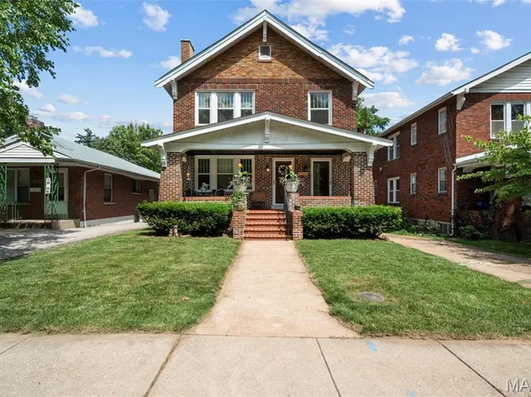 1102 Moorlands Dr, Saint Louis, MO 63117