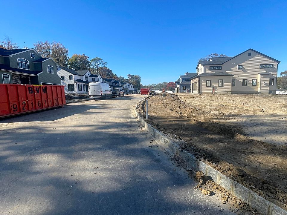 2nd image of 2 Rolling Hill Court