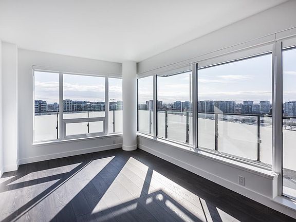 4th image of 7977 Lansdowne Rd #1408