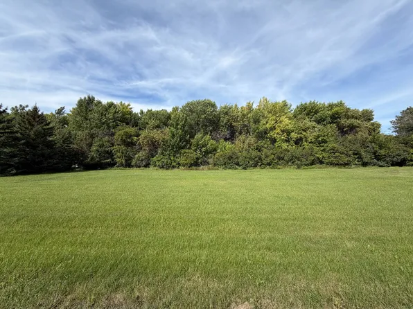 817 Cedar Ave, Devils Lake, ND 58301