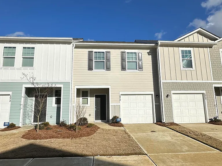 1070 Paddington Dr — Photo 2