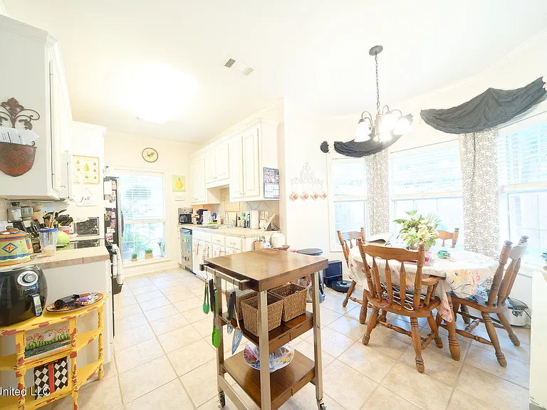 408 Green Tree Pl — Photo 13