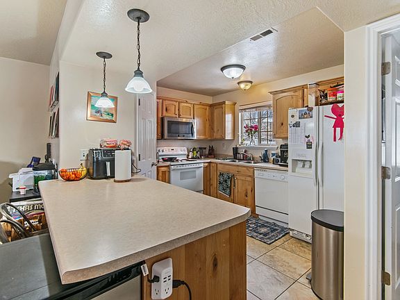 5th image of 988 S 1760 W