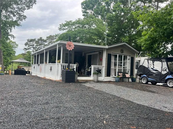 114 Spruce St, New London, NC 28127