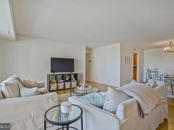 3rd image of 3800 Fairfax Dr APT 1109