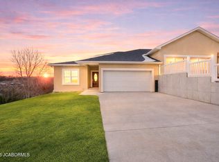 1830 Pinnacle Point, Holts Summit, MO 65043