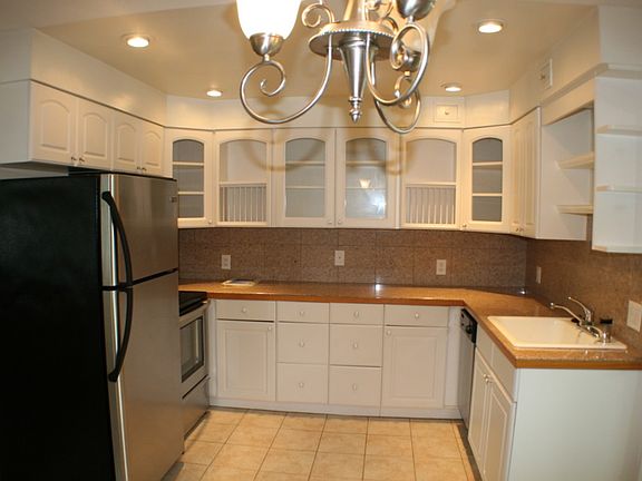 5th image of 1006 N Yakima Ave Unit 3