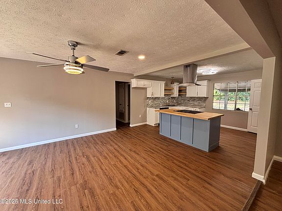 4th image of 248 Ramada Cir