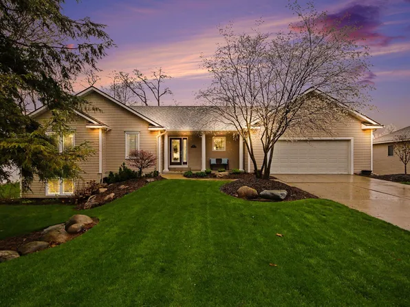 1899 Cedar Tree Dr, Jenison, MI 49428
