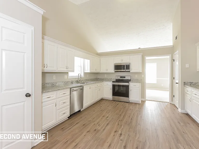 2725 Lenora Springs Dr — Photo 2