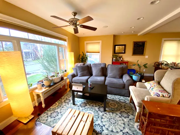16 Canfield St, Burlington, VT 05401
