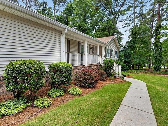 4th image of 2868 Hickory Ln