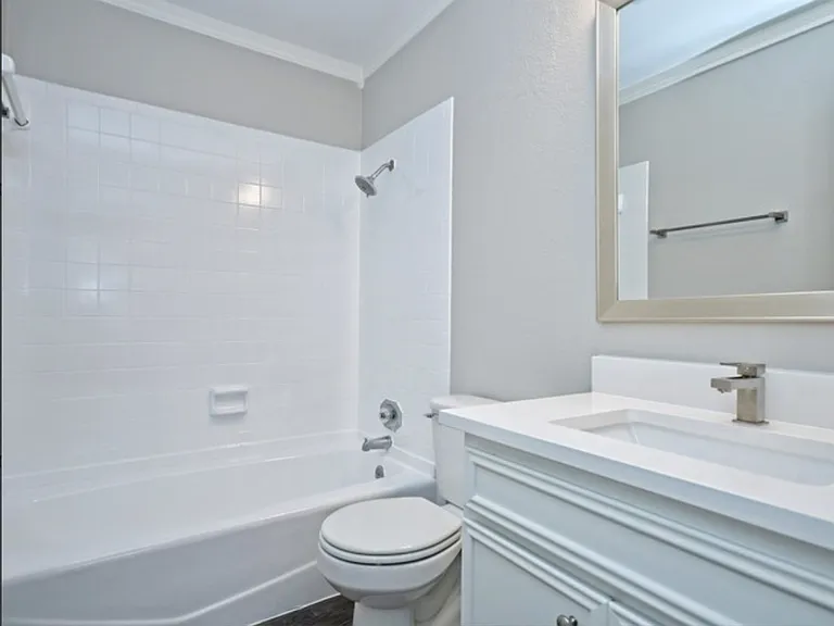 6102 Hill Forest Dr — Photo 2