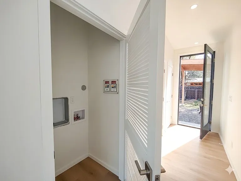 746 NE Revere Ave — Photo 10