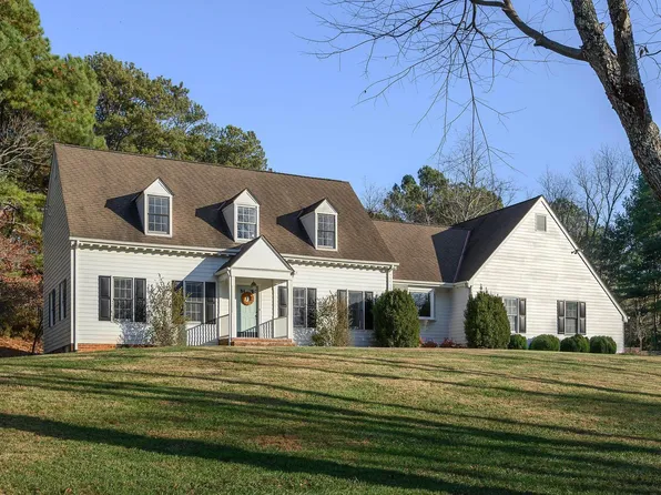 2441 Holkham Dr, Charlottesville, VA 22901