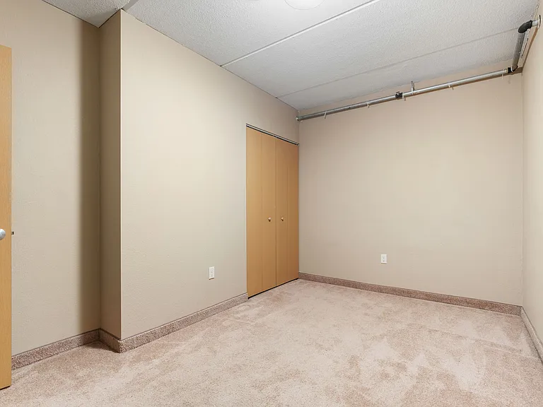E Street Flats - Student Housing — Photo 21