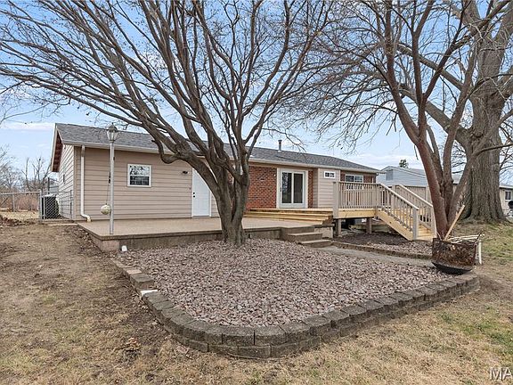 2nd image of 2309 Golfway St