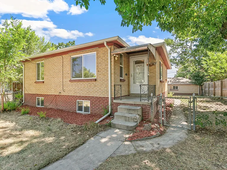 2630 S York St — Photo 3
