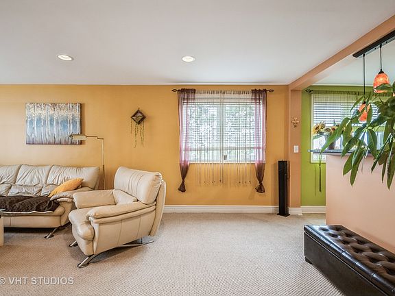 5th image of 5915 W Gunnison St APT 5D