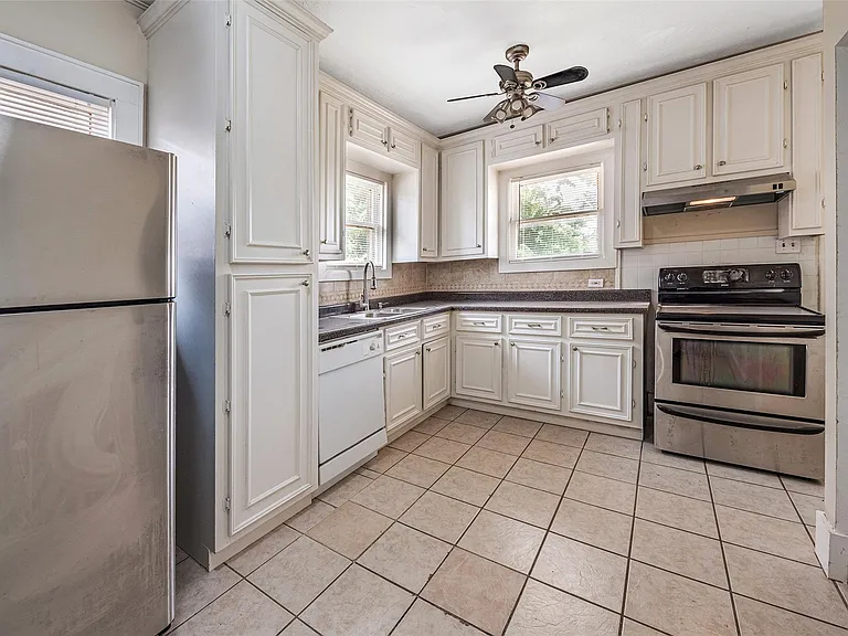 2611 Rosewood St — Photo 14