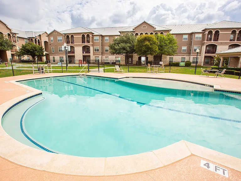 Town Square Apartments — Photo 25
