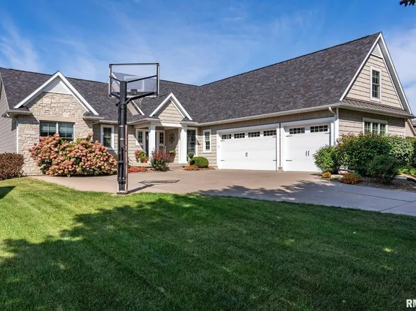 6822 Summerfield Dr, Bettendorf, IA 52722