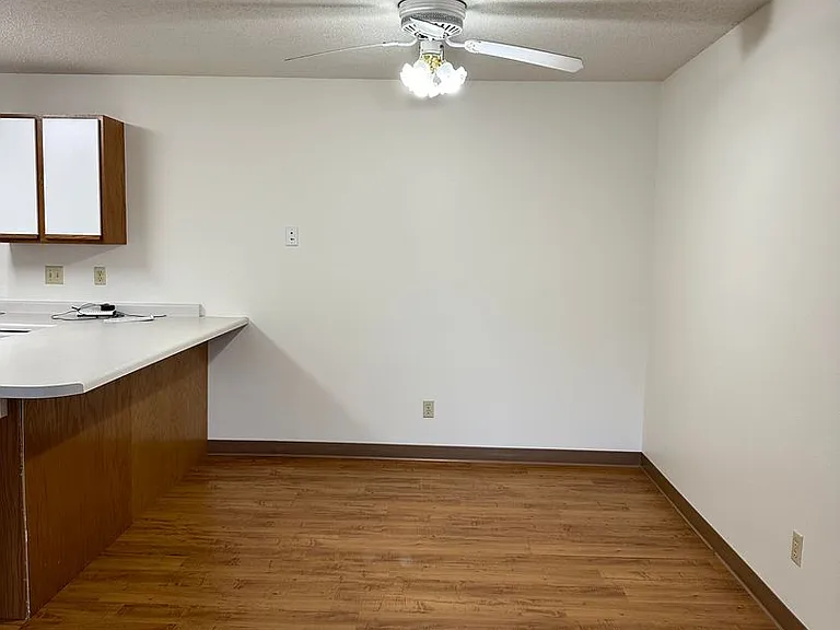 Dakota E & W Apartments — Photo 65