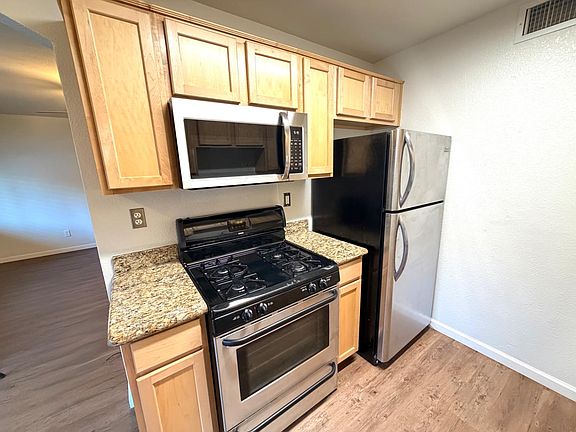 5th image of 5000 Bremner Way Unit 4