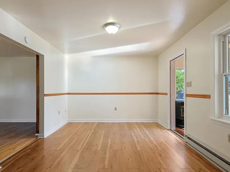 25 N Maple Ave — Photo 5