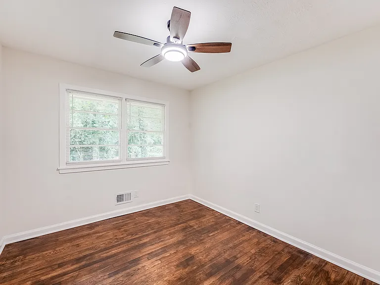 244 Mathews Cir SE — Photo 12