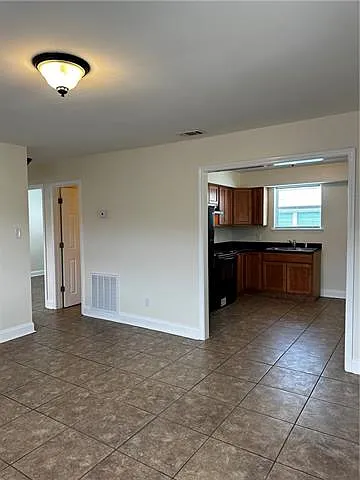 2516 Dumaine St #C — Photo 10